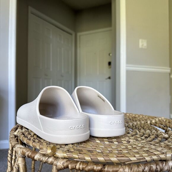 CROCS Dylan Clogs Slip On Slides Size Men’s 6 Women’s 8 Stucco Shoes Sandals - Picture 5 of 12